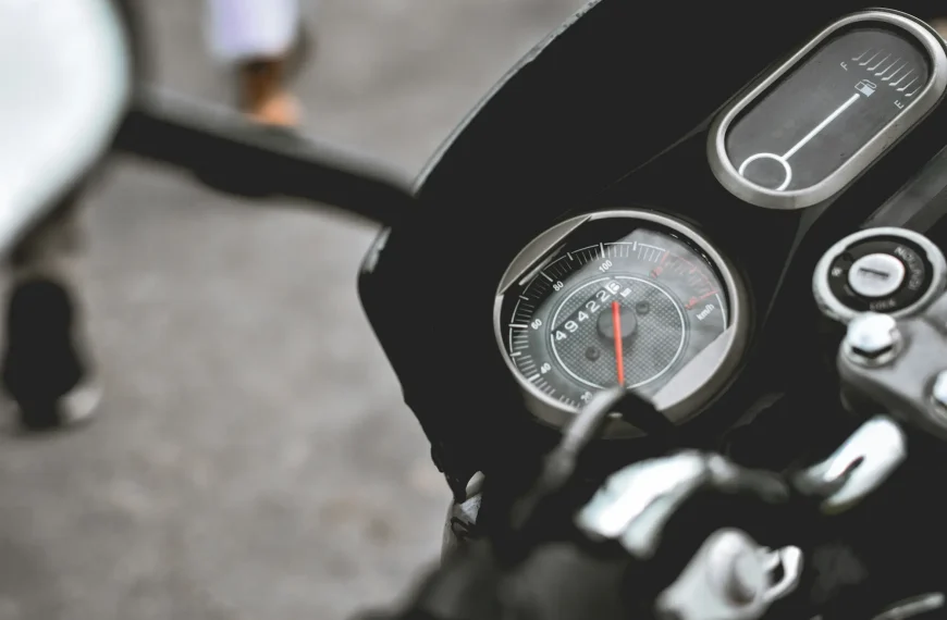 kilometerstand motor. Photo by imdadul hussain on Unsplash