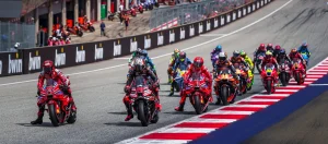 Francesco Bagnaia, Marco Bezzecchi, Marc Marquez, Pedro Acosta, Enea Bastianini & Competitors perform during the MotoGP World Championship at the Red Bull Ring in Spielberg, Austria on August 17, 2025. Motogp kalender 2026