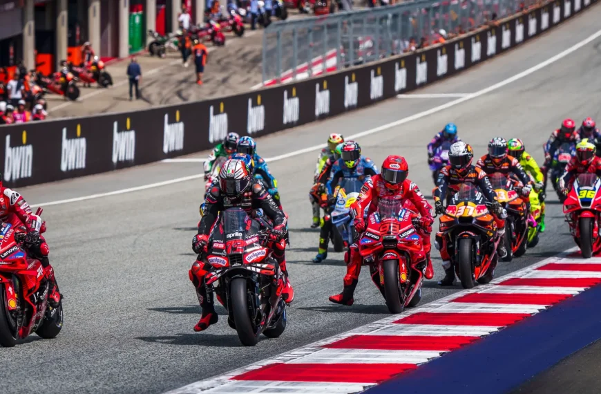 Francesco Bagnaia, Marco Bezzecchi, Marc Marquez, Pedro Acosta, Enea Bastianini & Competitors perform during the MotoGP World Championship at the Red Bull Ring in Spielberg, Austria on August 17, 2025. Motogp kalender 2026